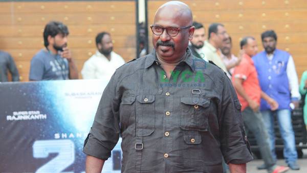 நெருக்கமானவர்கள் மட்டும்