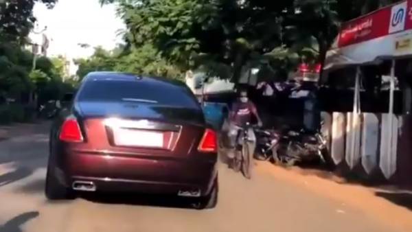 விஜய்யை விடாத ரசிகர்கள்