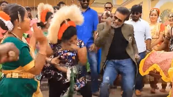 காத்து வாக்குல பிஸி