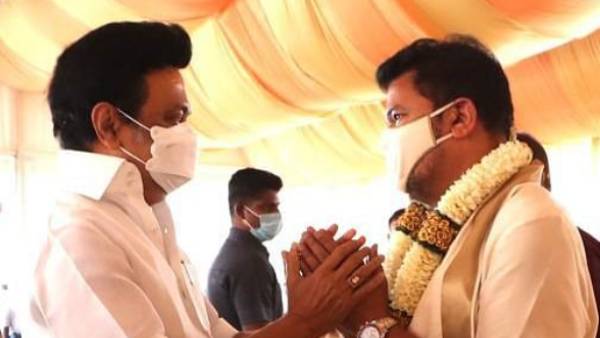 கைகளை கூப்பி நன்றி