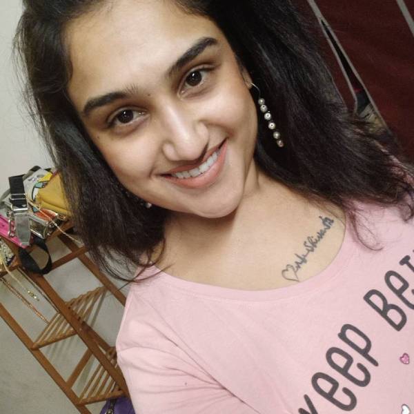 கழுத்தில் கறுப்பு மணி