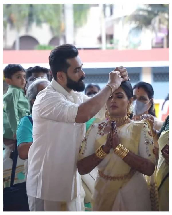 நேற்று திருமணம்