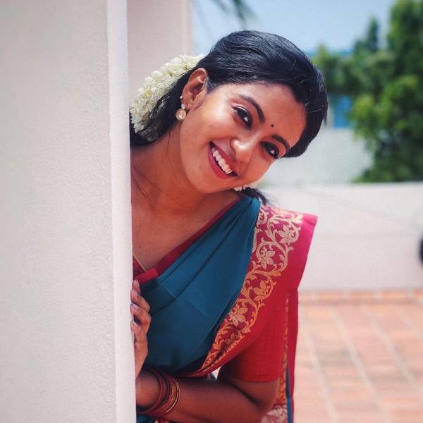 காத்திருக்கும் பெண்கள்