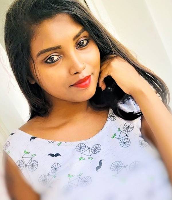 முன்னழகை காட்டுவது..