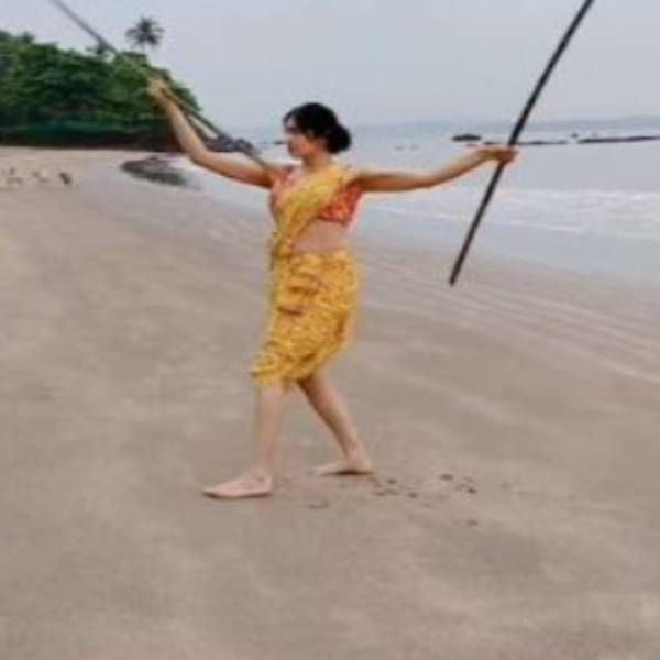 கூட்டமாக வந்த தெரு நாய்கள்
