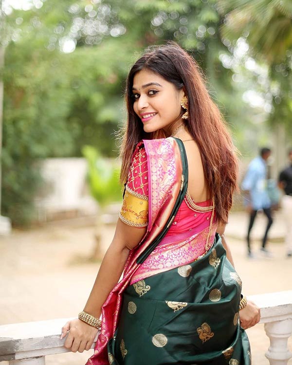 மனதில் ஒட்டிக் கொண்டார்