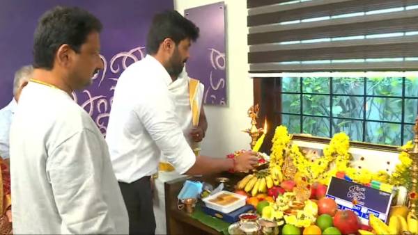 அஸ்வின் படத்துக்கு பூஜை