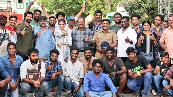 கேக் வெட்டி கொண்டாட்டம்
