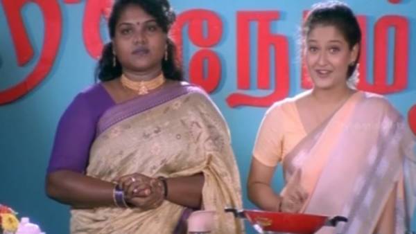 தொகுப்பாளினியாக