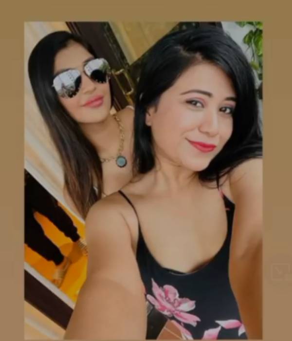 தோழிக்கு விருந்துகொடுக்க
