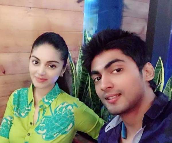 தர்ஷன் காதலி