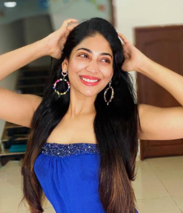 Ultra modern to a traditional diva : Viji dance video goes viral Ultra modern to a traditional diva : Viji dance video goes viral