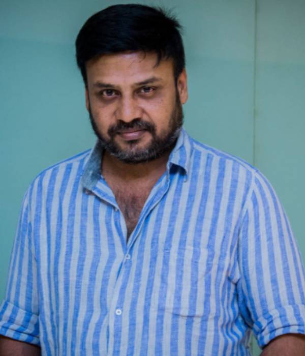 ஹீரோவாகிறார்