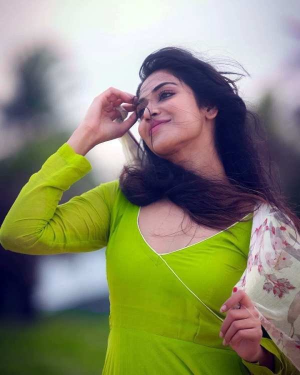 பச்சை நிறமே பச்சைநிறமே