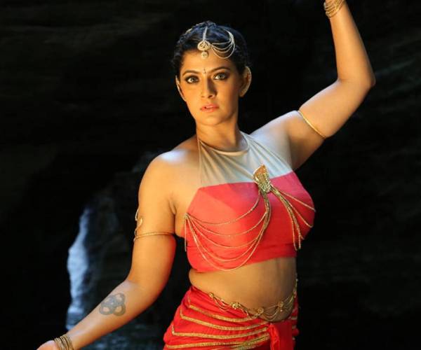 இரண்டு ஹீரோயின்கள்