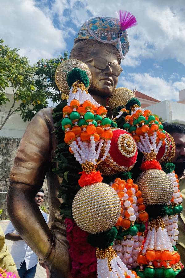 வைரலாகும் விஜய் சிலை ஃபோட்டோ
