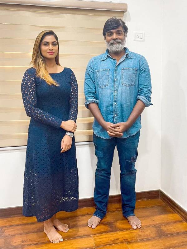 விஜய்சேதுபதியுடன் போட்டோ