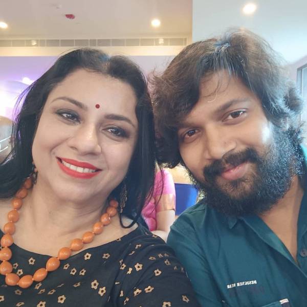 முன்னணி நட்சத்திரங்களுடன் பணி