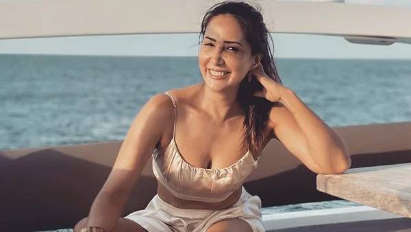 பாலிவுட் படங்கள் மற்றும் மாடலிங்