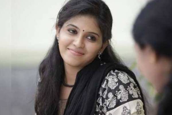 இரட்டை வேடத்தில் அஞ்சலி