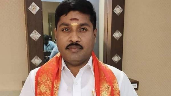 சன்னிலியோவுடன் ஜிபி முத்து மீம்ஸ்