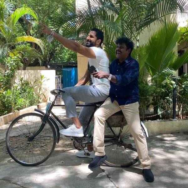 துரைக்கண்ணு வாத்தியாருடன் சைக்கிளில் வேம்புலி