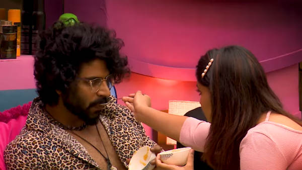 பாலாஜிக்கு மசாஜ் செய்த ஷிவானி