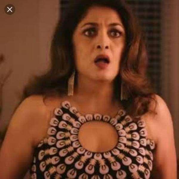 போட்டியாளரா? தொகுப்பாளினியா?