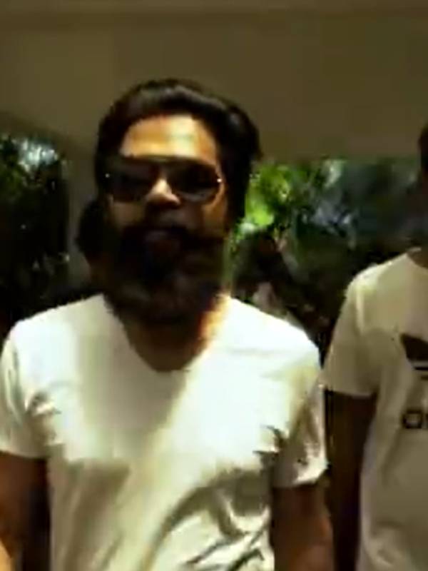 ஆச்சரியத்தில் ரசிகர்கள்