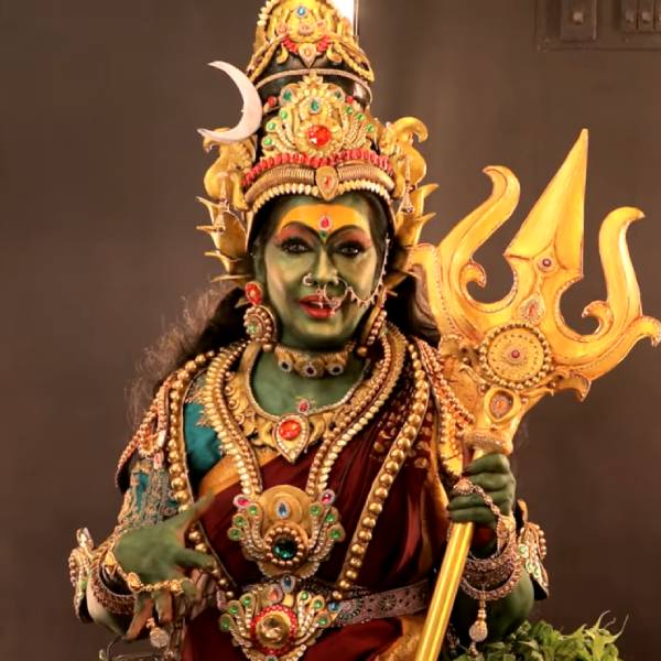 அம்மன் வேடத்தில் ரேகா