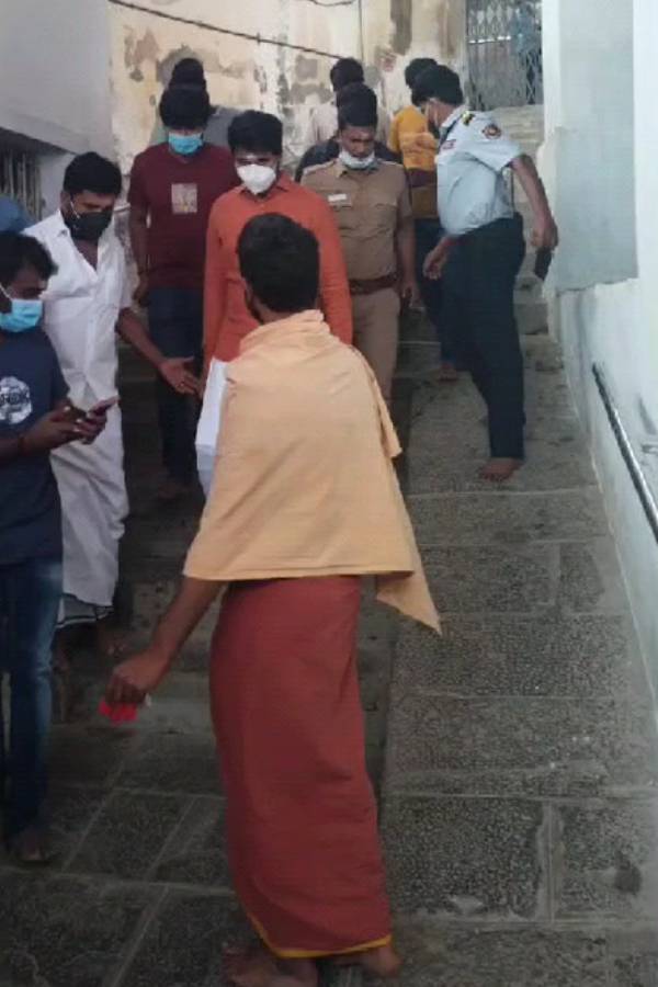 மாசாணி அம்மன் கோவிலில் வழிபாடு