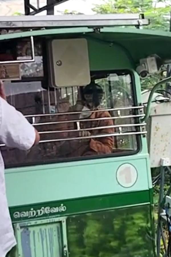 கோவில் சார்பில் வரவேற்பு
