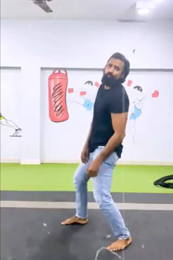 இடியாப்ப பரம்பரை ஸ்டைலில் ஆட்டம்