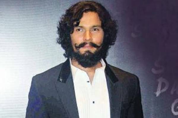 8 ஆண்டுகளாக துன்புறுத்தல்