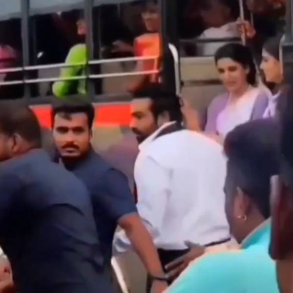 கூட்டத்தோடு கூட்டமாக