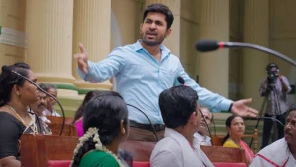 ஐஏஎஸ் அதிகாரியாக