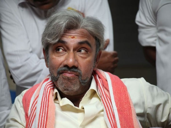 சத்யராஜ் கலக்கினார்