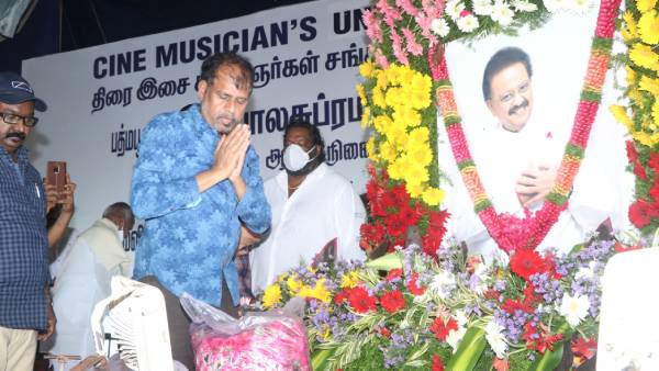 பாடல்களை பகிர்ந்து
