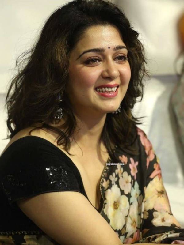 பெண் போலீசார் முன்னிலையில்