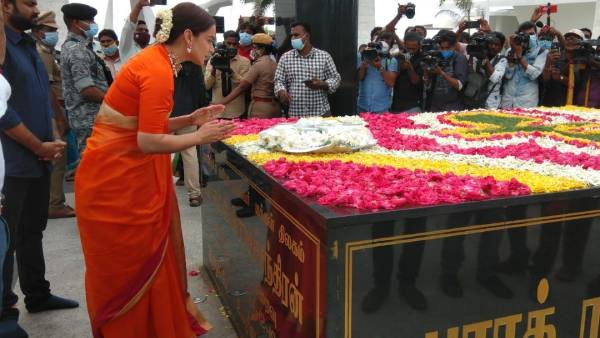 தலைவர்களுக்கு மரியாதை