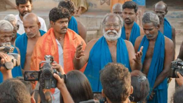 பக்கா வில்லேஜ் பாத்திரத்தில்