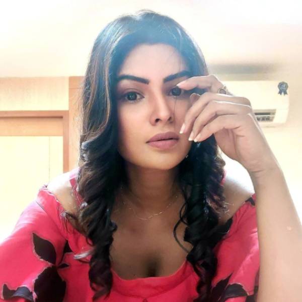 தாறுமாறு கவர்ச்சி
