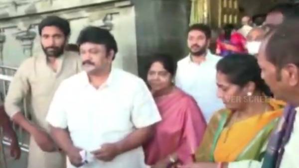 திருப்பதி ஏழுமலையான் கோவிலில் தரிசனம்