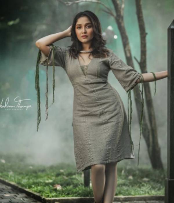 குட்டி நயன்தாரா அனிகா