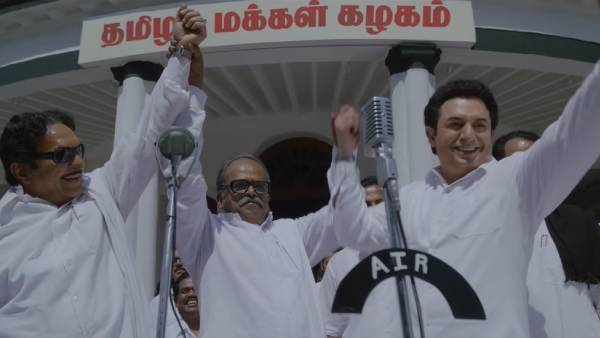 எம்ஜிஆருக்கு கை தட்டல்