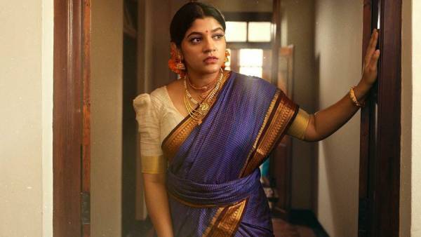 கண்டாங்கி சேலையுடன் கனகாம்பர பூ