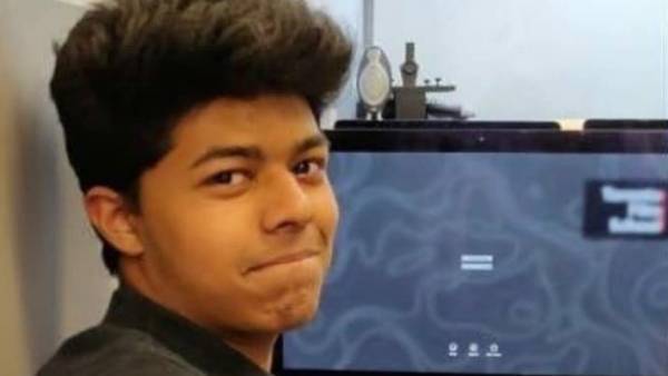 இரு ரசிகர்களும் கொண்டாட்டம்