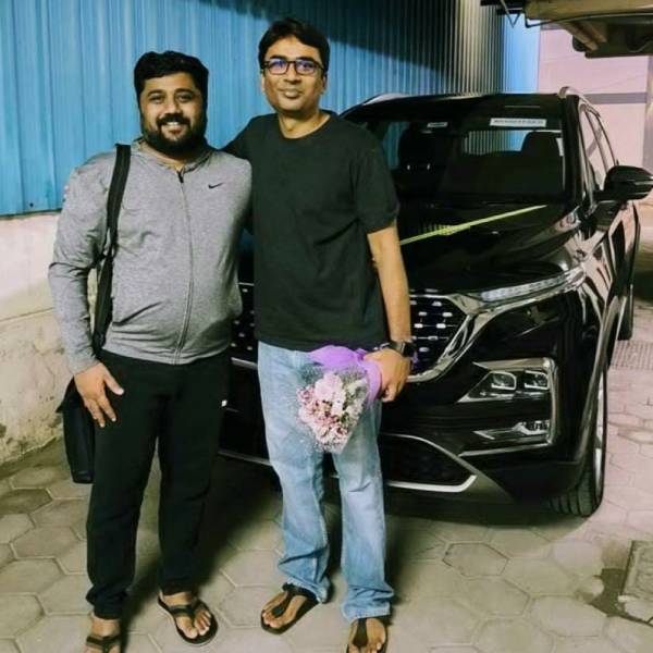 ஞானவேல்ராஜா காரை பரிசளித்துள்ளார்