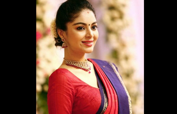 ஒவ்வொரு முகமூடியாய் கிழியும்
