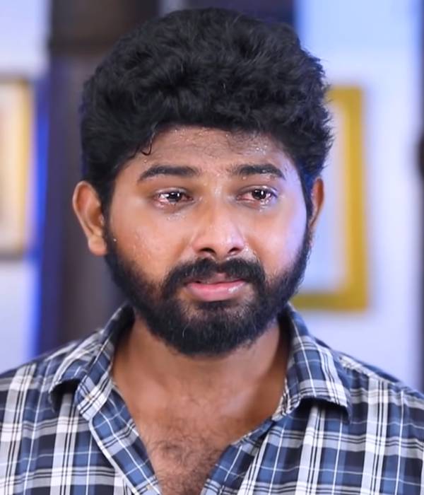 வாழ்த்தும் ரசிகர்கள்